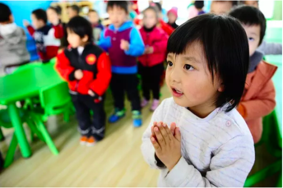 孩子被打回原籍读书，我才明白中国不是我的中国